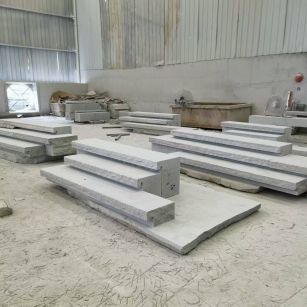 滨州 整石台阶（大面火烧+侧面自然面），出货前厂内拼装