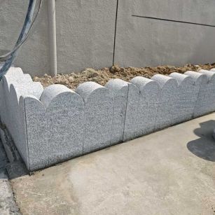 滨州 芝麻白花岗岩花边石铺装效果图