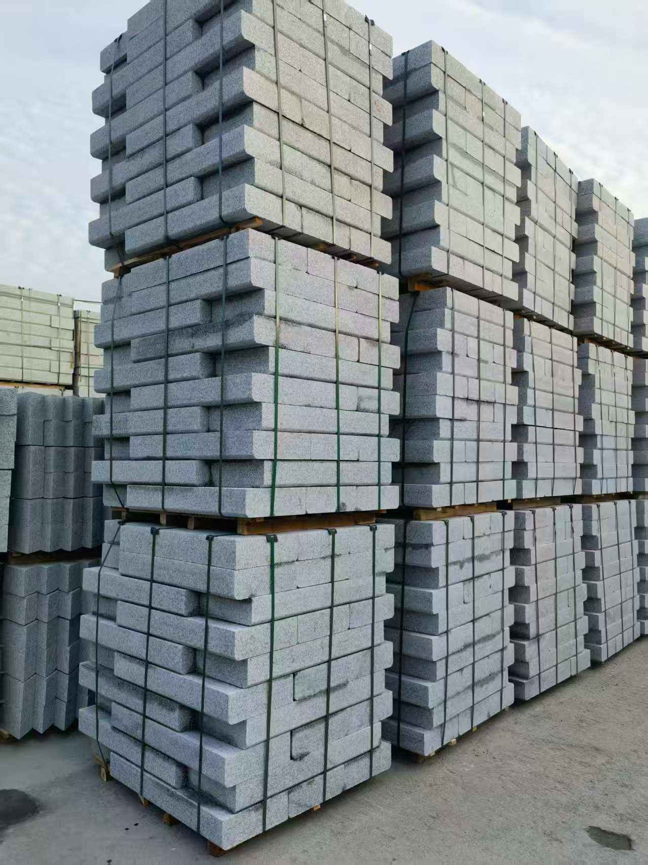 滨州 路沿石（路侧石），颜色一致，尺寸标准