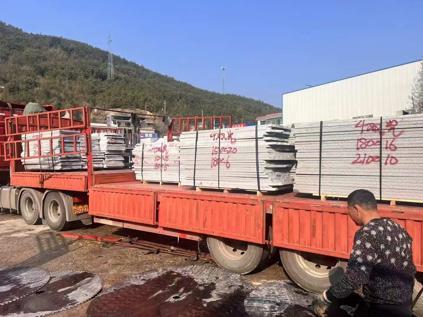 滨州 芝麻灰花岗岩光面毛板出货日常