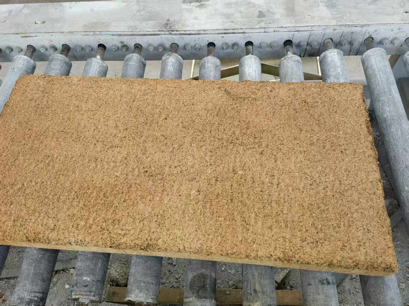 滨州 菠萝面老石板，做旧仿古石，流水线生产加工