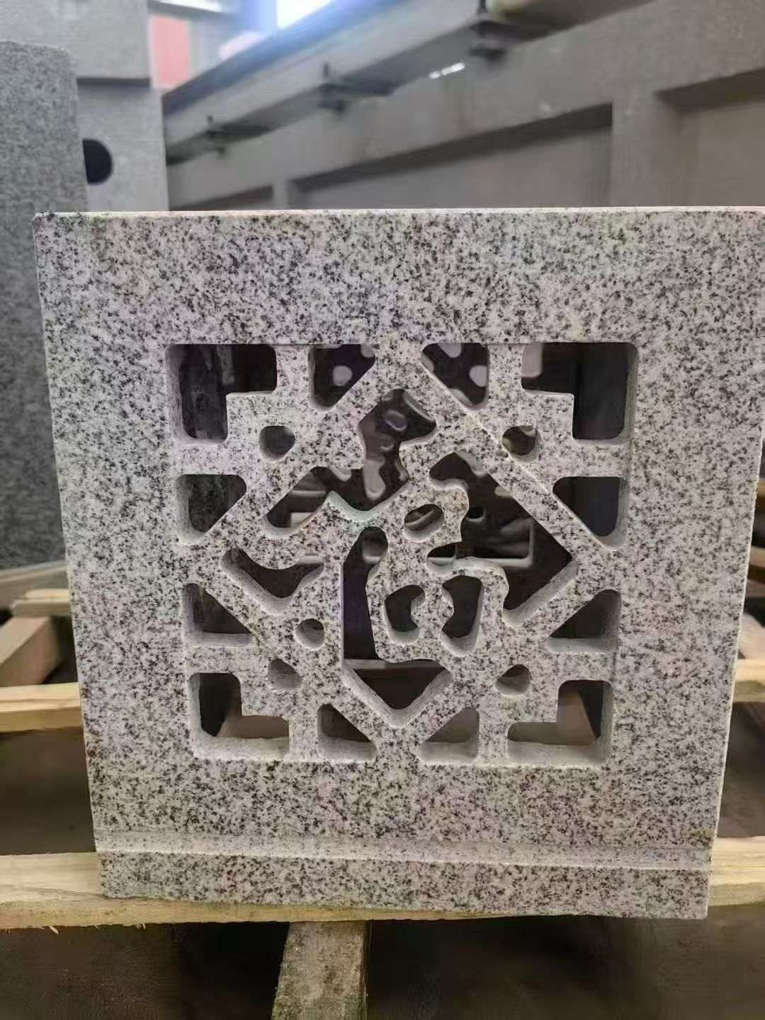 滨州 芝麻白花岗岩镂空雕花灯笼